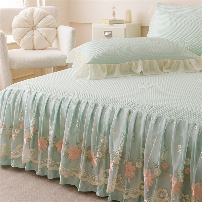 91家纺网 家纺一手货源 找家纺 好儿喜家纺 2025新款A类海洋丝凉感豆豆席席子凉席床裙三件套--花香系列 花香-浅绿