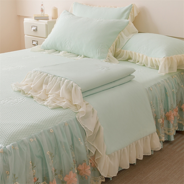 91家纺网 家纺一手货源 找家纺 好儿喜家纺 2025新款A类海洋丝凉感夏被夏凉被空调被豆豆席席子凉席床裙四件套--花香系列 花香-浅绿