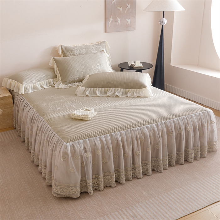 91家纺网 家纺一手货源 找家纺 好儿喜家纺 2025新款A类海洋丝凉感豆豆席席子凉席床裙三件套--赫本系列 赫本-风信子香槟