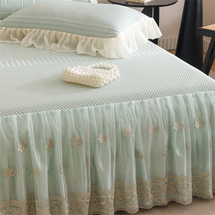 91家纺网 家纺一手货源 找家纺 好儿喜家纺 2025新款A类海洋丝凉感豆豆席席子凉席床裙三件套--赫本系列 赫本-风信子浅绿