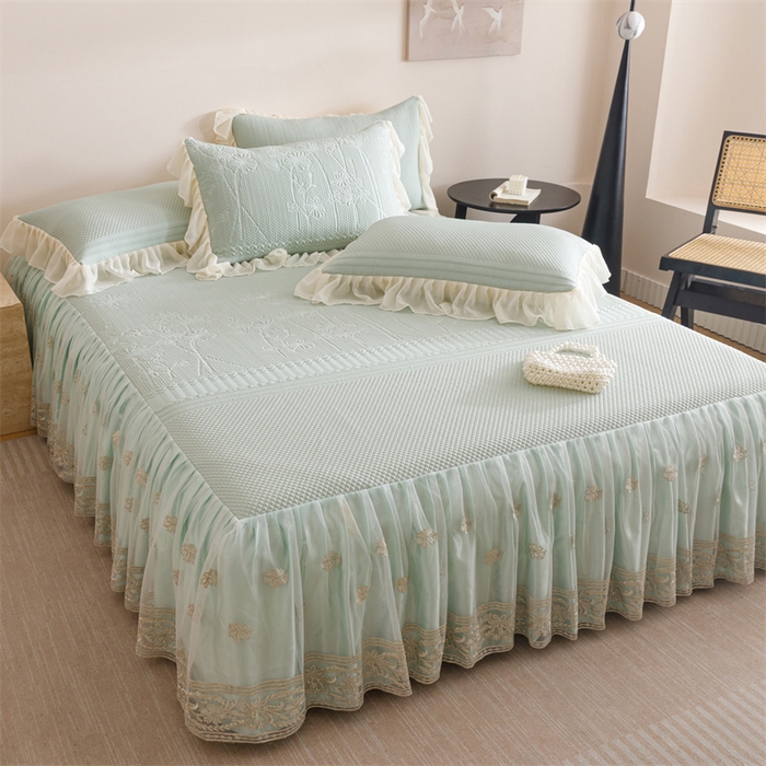 91家纺网 家纺一手货源 找家纺 好儿喜家纺 2025新款A类海洋丝凉感豆豆席席子凉席床裙三件套--赫本系列 赫本-风信子浅绿