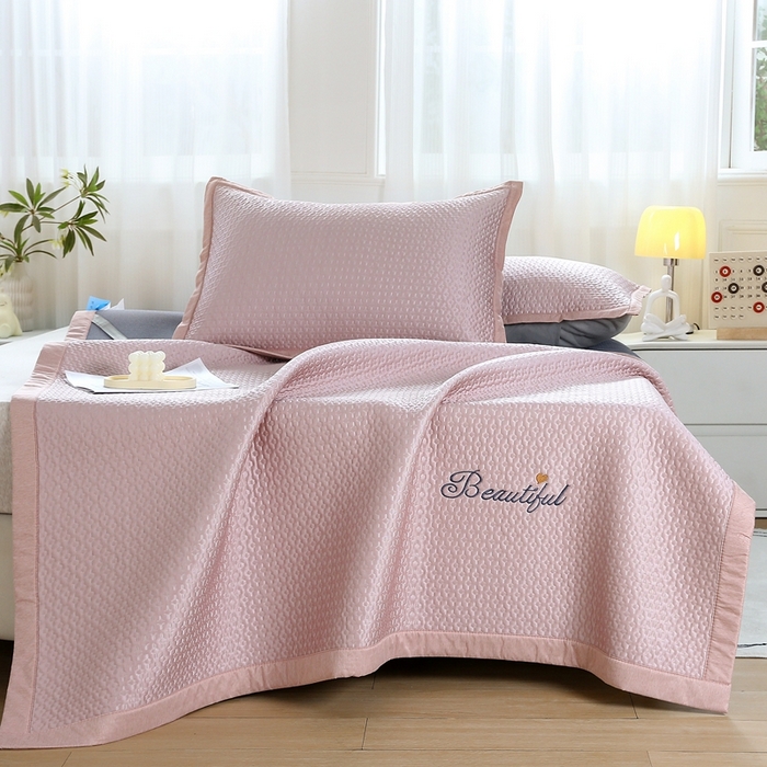 91家纺网 家纺一手货源 找家纺 青雅席业 2025新款3D凉感豆豆爱心刺绣凉席 爱心刺绣-粉