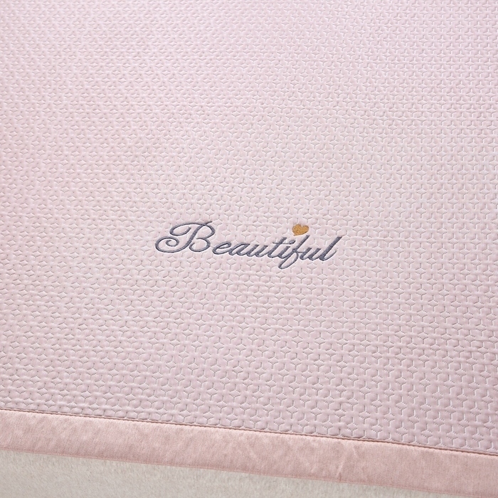 91家纺网 家纺一手货源 找家纺 青雅席业 2025新款3D凉感豆豆爱心刺绣凉席 爱心刺绣-粉