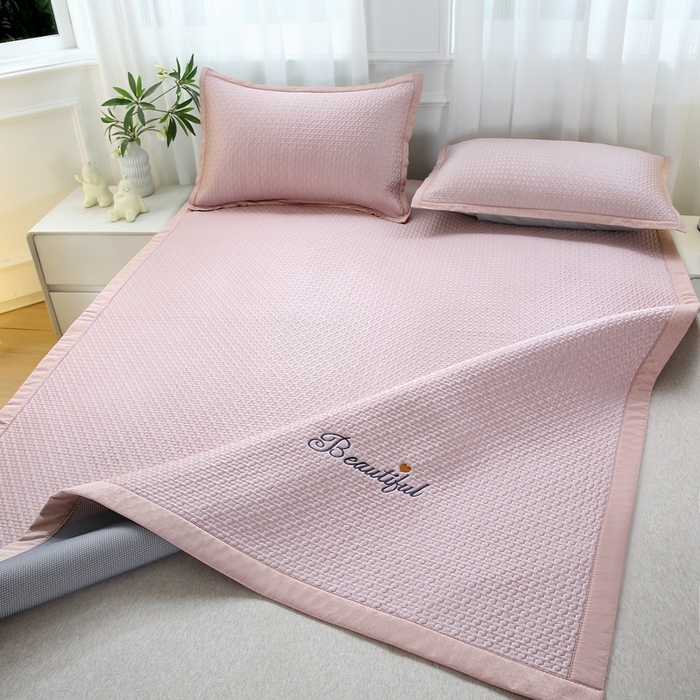 91家纺网 家纺一手货源 找家纺 青雅席业 2025新款3D凉感豆豆爱心刺绣凉席 爱心刺绣-粉