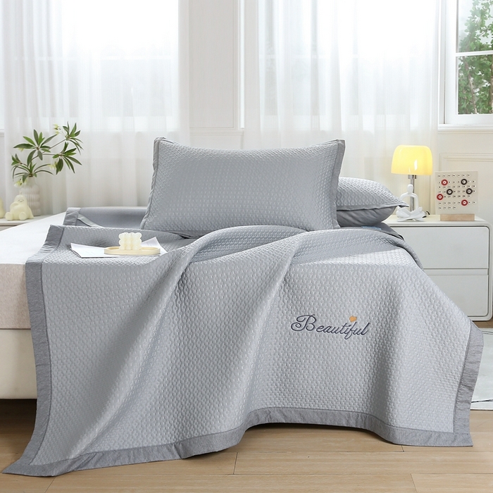 91家纺网 家纺一手货源 找家纺 青雅席业 2025新款3D凉感豆豆爱心刺绣凉席 爱心刺绣-灰