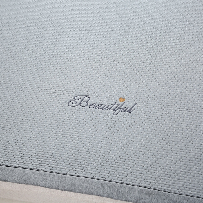 91家纺网 家纺一手货源 找家纺 青雅席业 2025新款3D凉感豆豆爱心刺绣凉席 爱心刺绣-灰