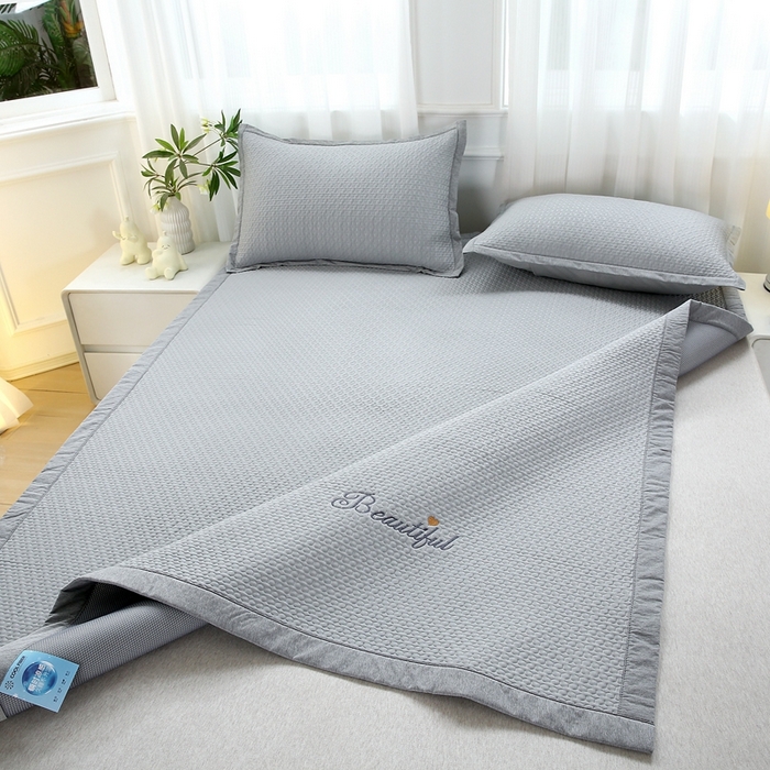 91家纺网 家纺一手货源 找家纺 青雅席业 2025新款3D凉感豆豆爱心刺绣凉席 爱心刺绣-灰