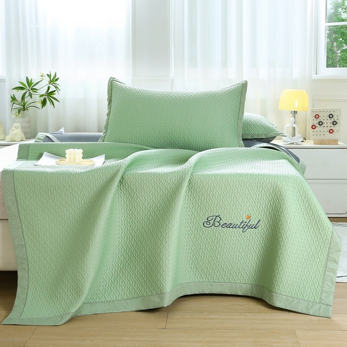 91家纺网 家纺一手货源 找家纺 青雅席业 2025新款3D凉感豆豆爱心刺绣凉席 爱心刺绣-绿