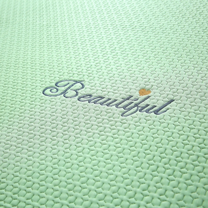 91家纺网 家纺一手货源 找家纺 青雅席业 2025新款3D凉感豆豆爱心刺绣凉席 爱心刺绣-绿