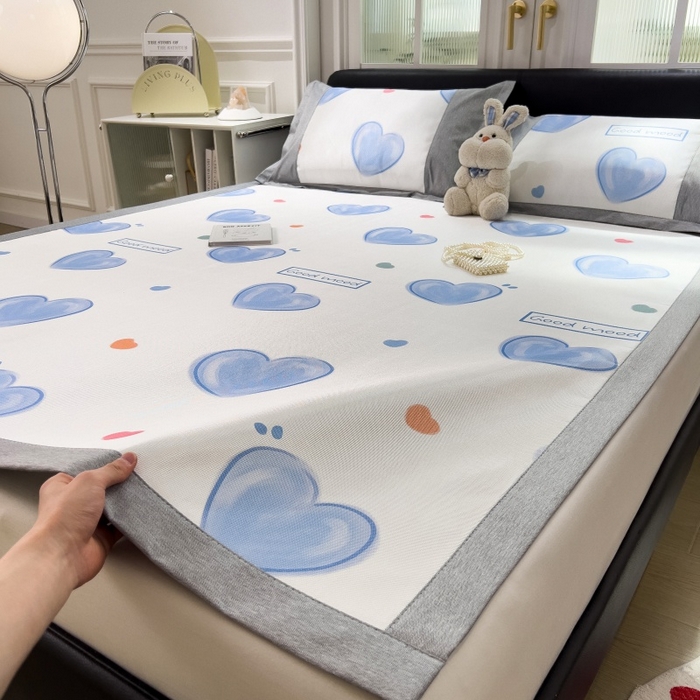 91家纺网 家纺一手货源 找家纺 水云缦 2025新款600D冰藤凉席冰丝席铺床款 铺床款-爱心