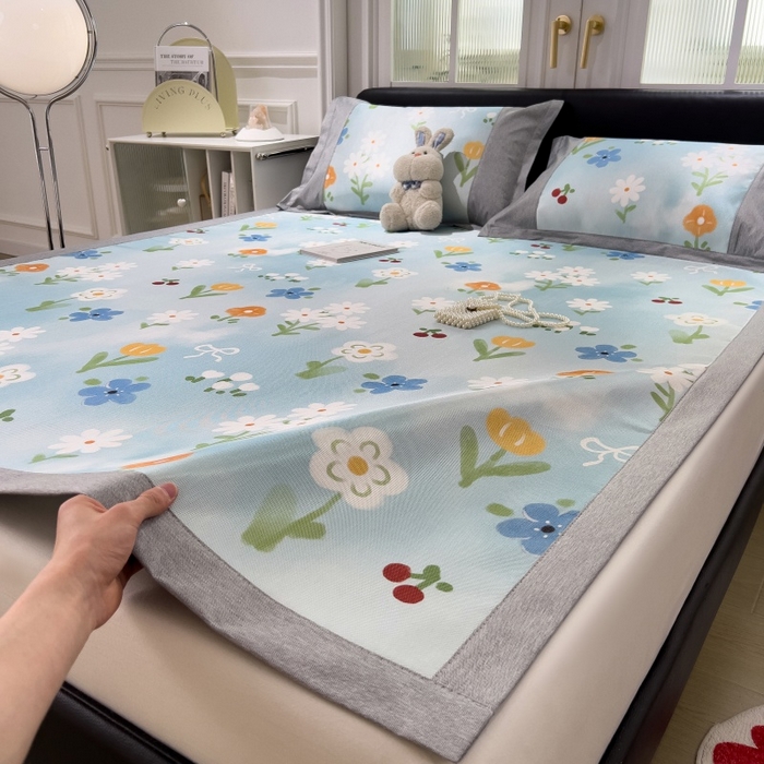 91家纺网 家纺一手货源 找家纺 水云缦 2025新款600D冰藤凉席冰丝席铺床款 铺床款-花朵