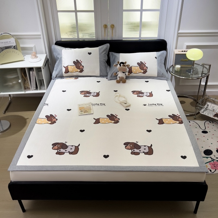 91家纺网 家纺一手货源 找家纺 水云缦 2025新款600D冰藤凉席冰丝席铺床款 铺床款-腊肠狗