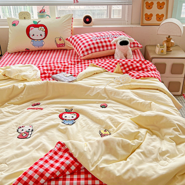 91家纺网 家纺一手货源 找家纺 一霖家纺 2025新款高克重云朵毛巾绣夏被 吃苹果的小猫