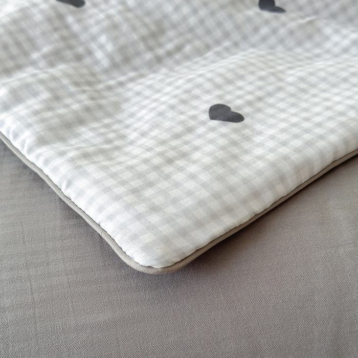 91家纺网 家纺一手货源 找家纺 怡家居 2025新款全棉双层纱毛巾绣夏被四件套 夏被-萌趣猫