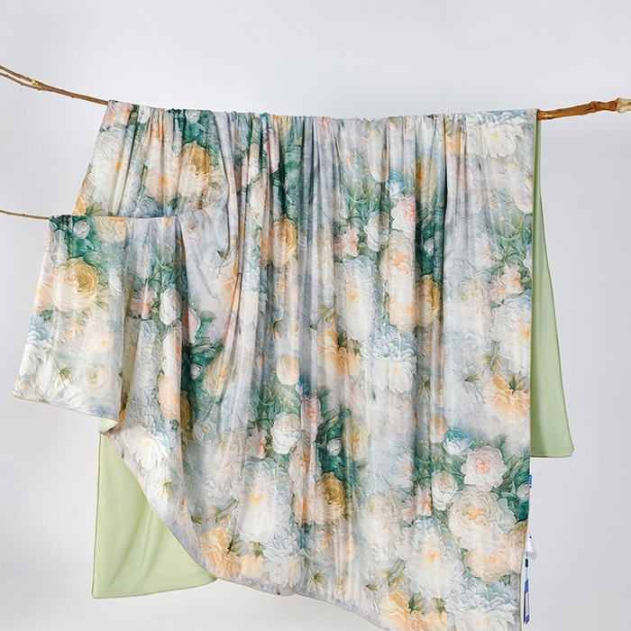 91家纺网 家纺一手货源 找家纺 缔锦家纺 2025新款凉感丝印花夏被 悠然-宁静绿