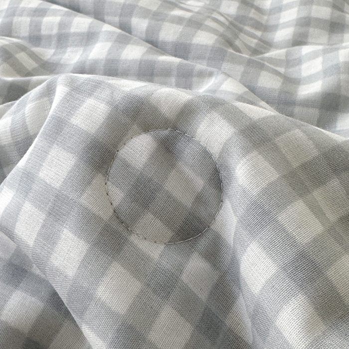 91家纺网 家纺一手货源 找家纺 怡家居 2025新款全棉双层纱毛巾绣夏被四件套 夏被-灰格小淘气