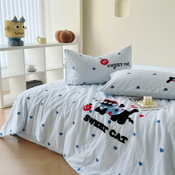 91家纺网 家纺一手货源 找家纺 怡家居 2025新款全棉双层纱毛巾绣夏被四件套 夏被-耳机猫