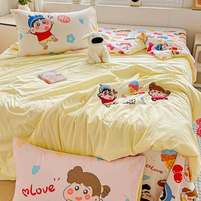 91家纺网 家纺一手货源 找家纺 一霖家纺 2025新款高克重云朵毛巾绣夏被 小新小奎的爱情