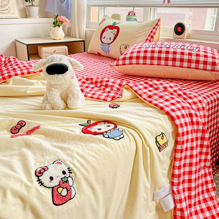 91家纺网 家纺一手货源 找家纺 一霖家纺 2025新款高克重云朵毛巾绣夏被 吃苹果的小猫