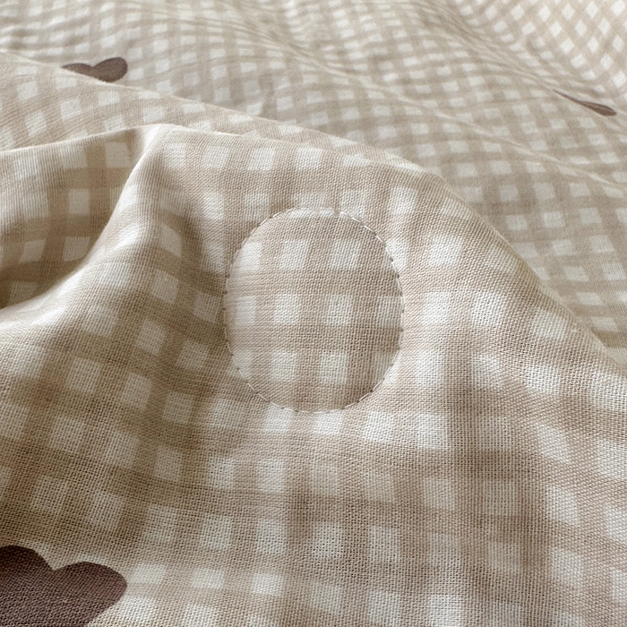 91家纺网 家纺一手货源 找家纺 怡家居 2025新款全棉双层纱毛巾绣夏被四件套 夏被-欢乐狗