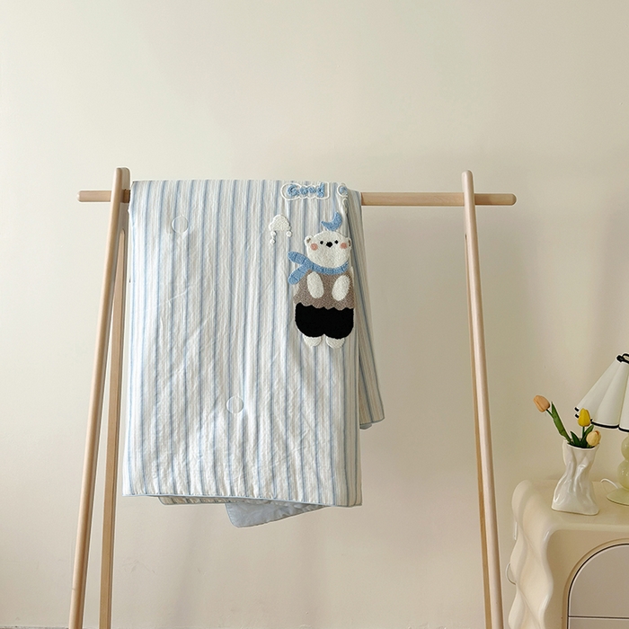 91家纺网 家纺一手货源 找家纺 怡家居 2025新款全棉双层纱毛巾绣夏被四件套 夏被-晚安熊