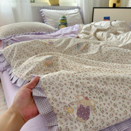 91家纺网 家纺一手货源 找家纺 乐童家纺 2025新款纯棉小清新格子花边系类四件套 浮光紫筱