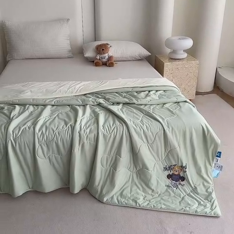91家纺网 家纺一手货源 找家纺 泰迪爱兰Teddy ISLAND 2026新款冰淇淋凉感夏被 抹茶绿+米黄