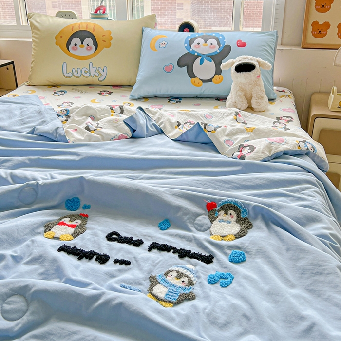 91家纺网 家纺一手货源 找家纺 一霖家纺 2025新款高克重云朵毛巾绣夏被 企鹅崽崽