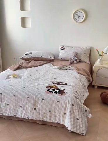 91家纺网 家纺一手货源 找家纺 怡家居 2025新款全棉双层纱毛巾绣夏被四件套 夏被-欢乐狗