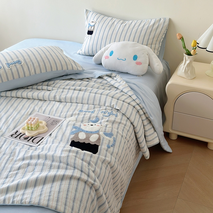 91家纺网 家纺一手货源 找家纺 怡家居 2025新款全棉双层纱毛巾绣夏被四件套 夏被-晚安熊
