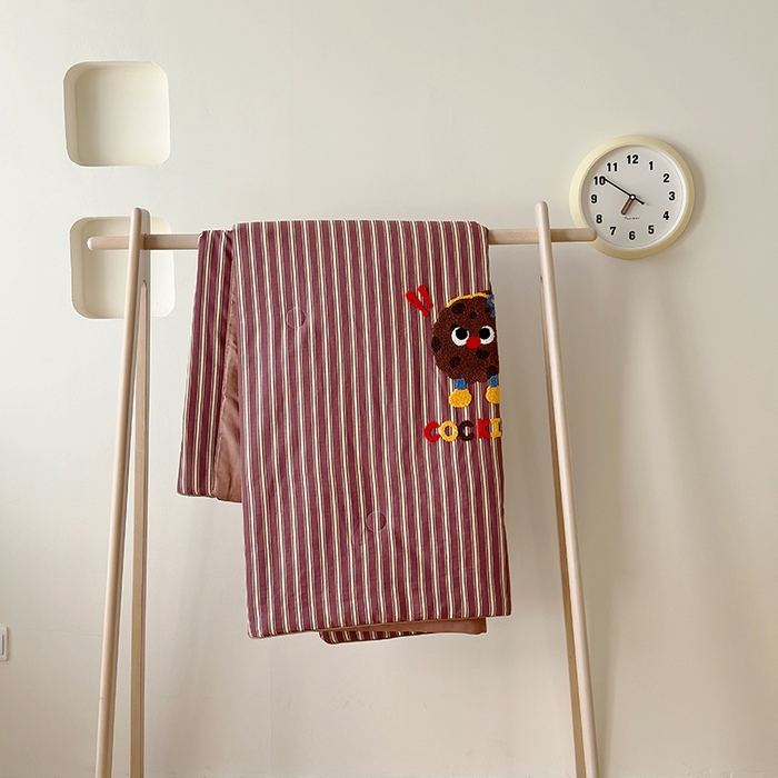 91家纺网 家纺一手货源 找家纺 怡家居 2025新款全棉双层纱毛巾绣夏被四件套 夏被-可爱曲奇