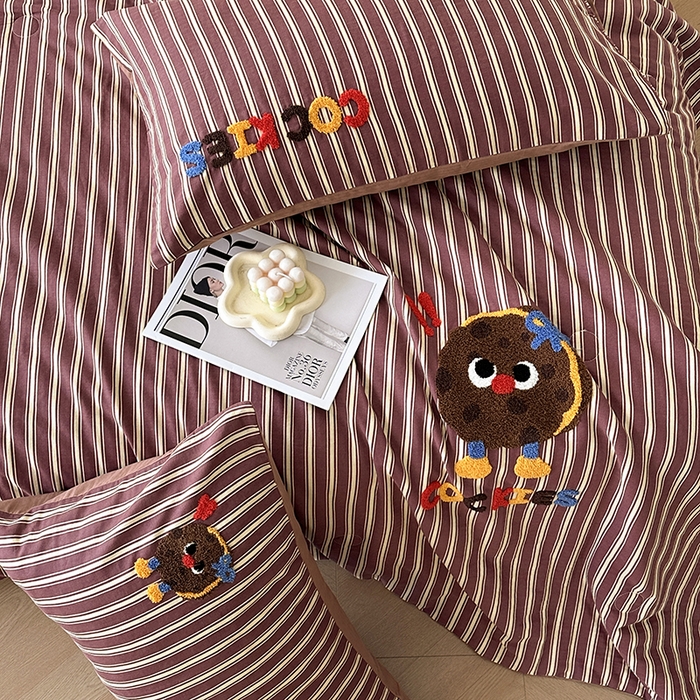 91家纺网 家纺一手货源 找家纺 怡家居 2025新款全棉双层纱毛巾绣夏被四件套 夏被-可爱曲奇