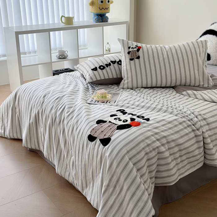 91家纺网 家纺一手货源 找家纺 怡家居 2025新款全棉双层纱毛巾绣夏被四件套 夏被-小熊猫