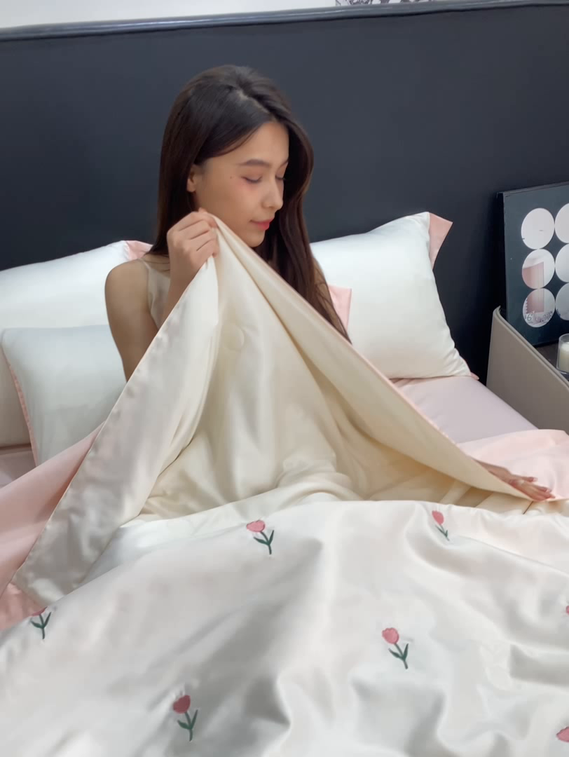 91家纺网 家纺一手货源 找家纺 （总）伊梵居 2025新款水洗冰丝刺绣夏被夏凉被空调被