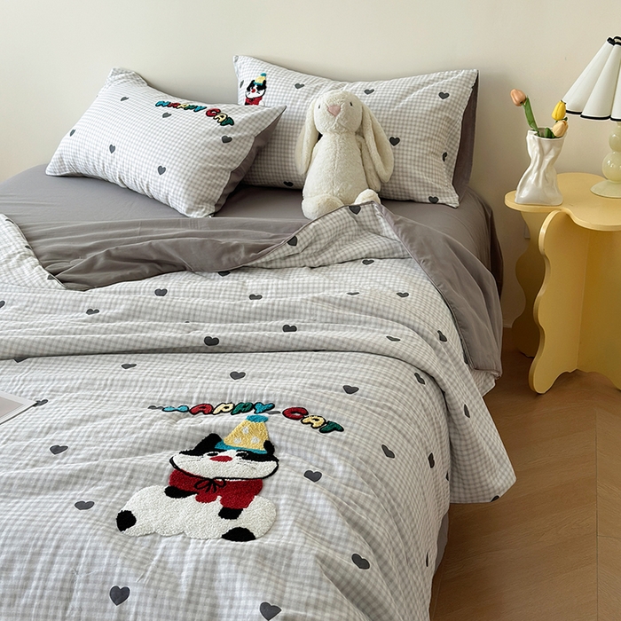 91家纺网 家纺一手货源 找家纺 怡家居 2025新款全棉双层纱毛巾绣夏被四件套 夏被-萌趣猫