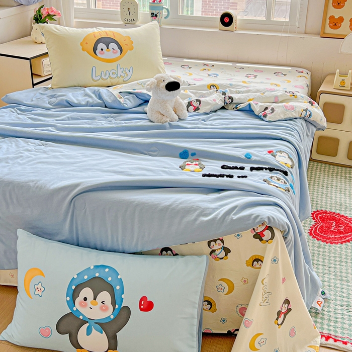 91家纺网 家纺一手货源 找家纺 一霖家纺 2025新款高克重云朵毛巾绣夏被 企鹅崽崽