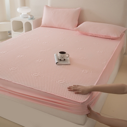 91家纺网 家纺一手货源 找家纺 莱登卡奴 25新款A类凉感丝熊豆豆凉席床笠款 熊豆豆粉玉