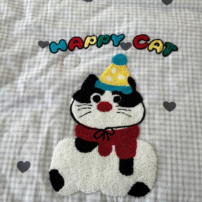 91家纺网 家纺一手货源 找家纺 怡家居 2025新款全棉双层纱毛巾绣夏被四件套 夏被-萌趣猫