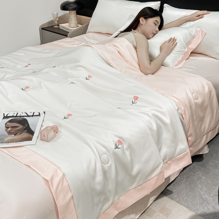 91家纺网 家纺一手货源 找家纺 （总）伊梵居 2025新款水洗冰丝刺绣夏被夏凉被空调被