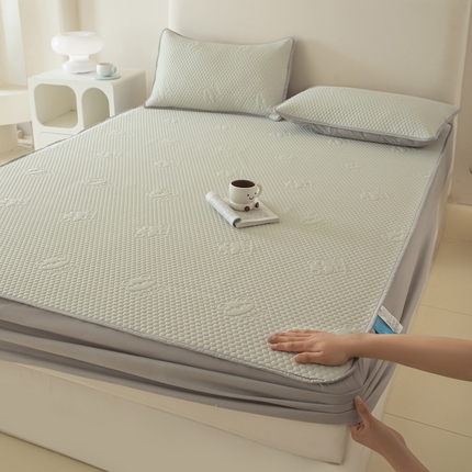 91家纺网 家纺一手货源 找家纺 莱登卡奴 25新款A类凉感丝熊豆豆凉席床笠款 熊豆豆浅灰