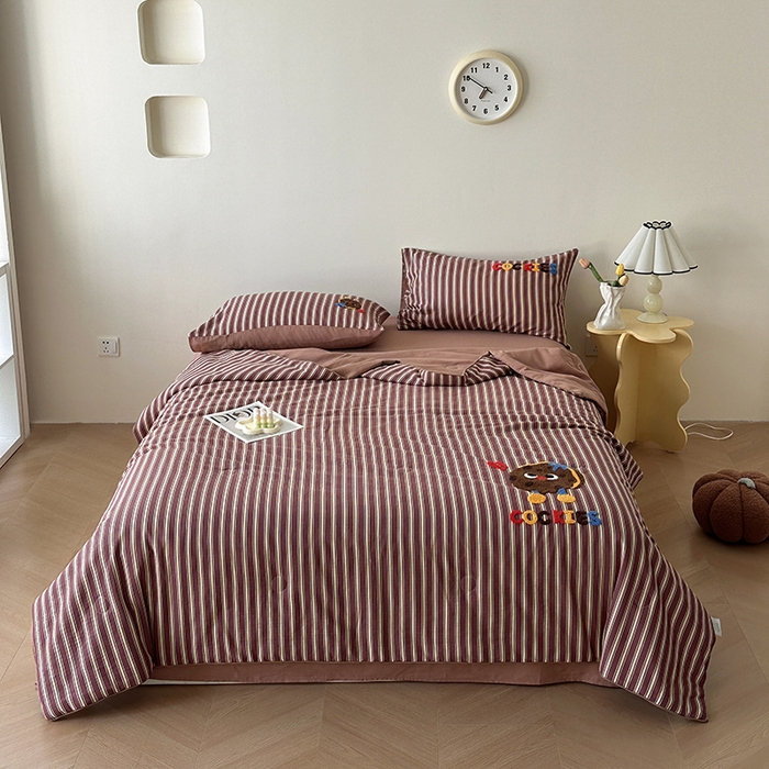 91家纺网 家纺一手货源 找家纺 怡家居 2025新款全棉双层纱毛巾绣夏被四件套 夏被-可爱曲奇