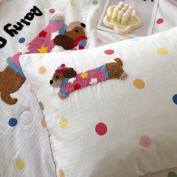 91家纺网 家纺一手货源 找家纺 怡家居 2025新款全棉双层纱毛巾绣夏被四件套 夏被-点点小淘气