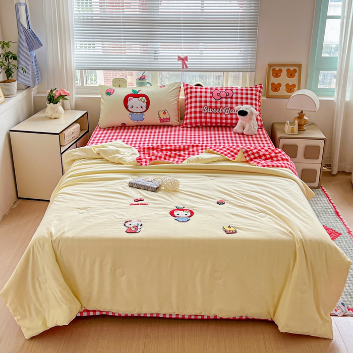 91家纺网 家纺一手货源 找家纺 一霖家纺 2025新款高克重云朵毛巾绣夏被 吃苹果的小猫