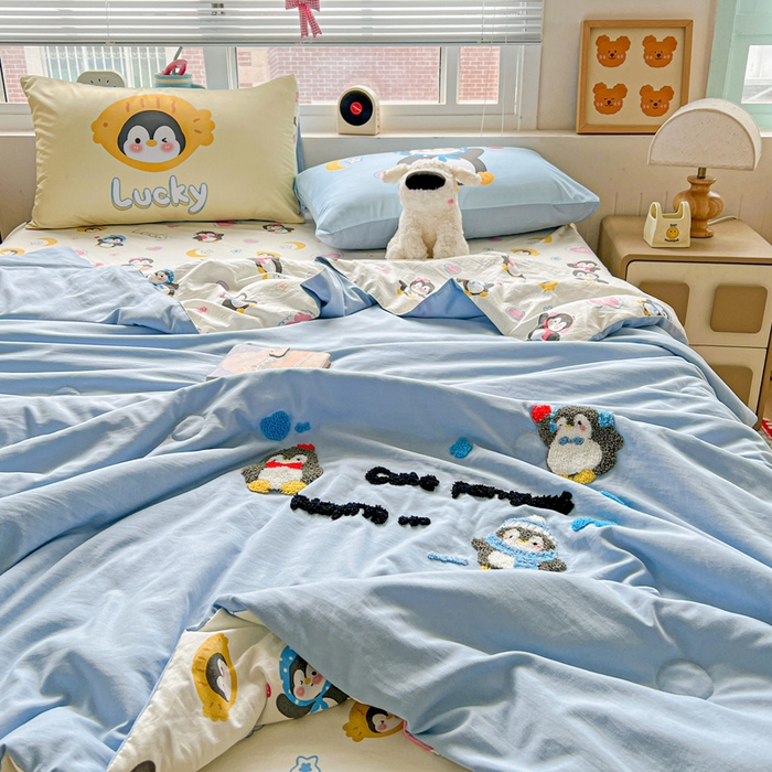 91家纺网 家纺一手货源 找家纺 一霖家纺 2025新款高克重云朵毛巾绣夏被 企鹅崽崽