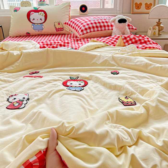 91家纺网 家纺一手货源 找家纺 一霖家纺 2025新款高克重云朵毛巾绣夏被 吃苹果的小猫