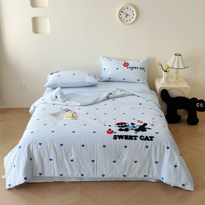 91家纺网 家纺一手货源 找家纺 怡家居 2025新款全棉双层纱毛巾绣夏被四件套 夏被-耳机猫