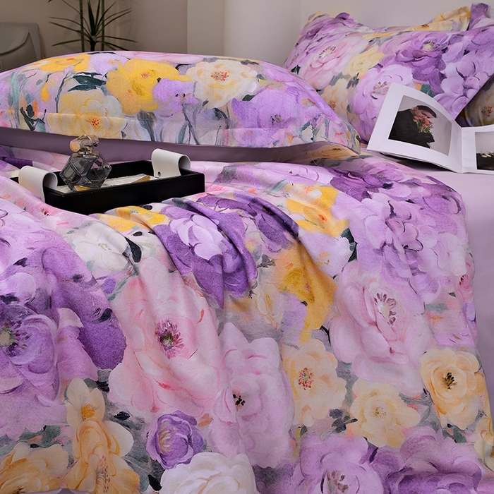 91家纺网 家纺一手货源 找家纺 典雅家纺 2025新款艾阳暖棉印花四件套 花海-薰衣紫