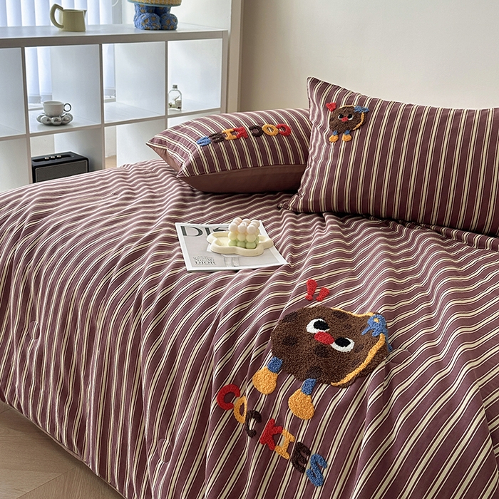 91家纺网 家纺一手货源 找家纺 怡家居 2025新款全棉双层纱毛巾绣夏被四件套 夏被-可爱曲奇