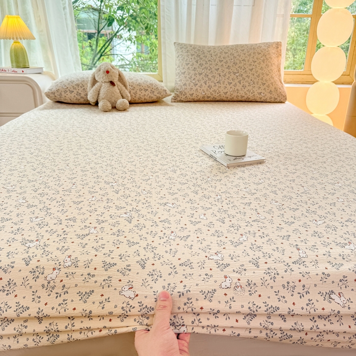 91家纺网 家纺一手货源 找家纺 仟网汇 2025新款云感棉双层纱床笠 花间兔