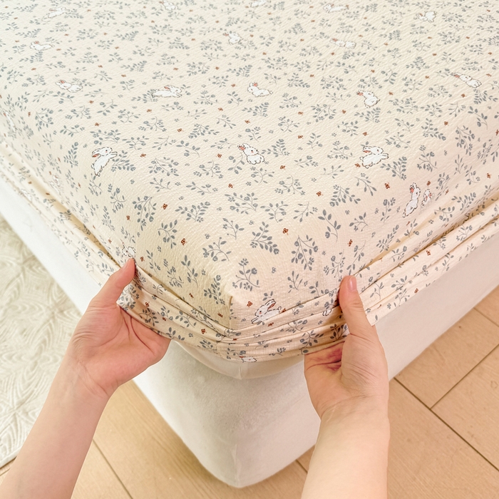 91家纺网 家纺一手货源 找家纺 仟网汇 2025新款云感棉双层纱床笠 花间兔